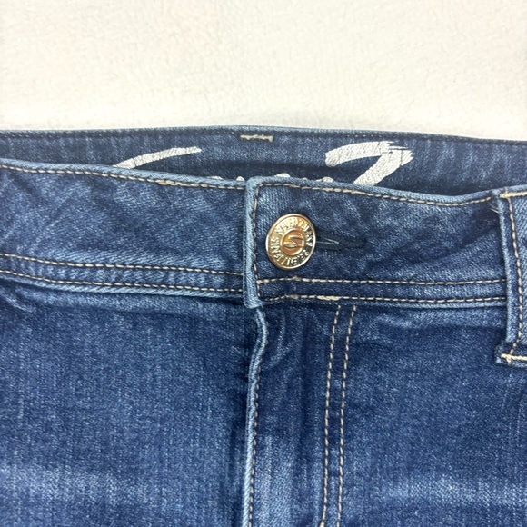 Seven 7 Med Midrise Wash Embroider Faded Whiskered Stretch Denim Shorts Size 12 - Picture 4 of 10